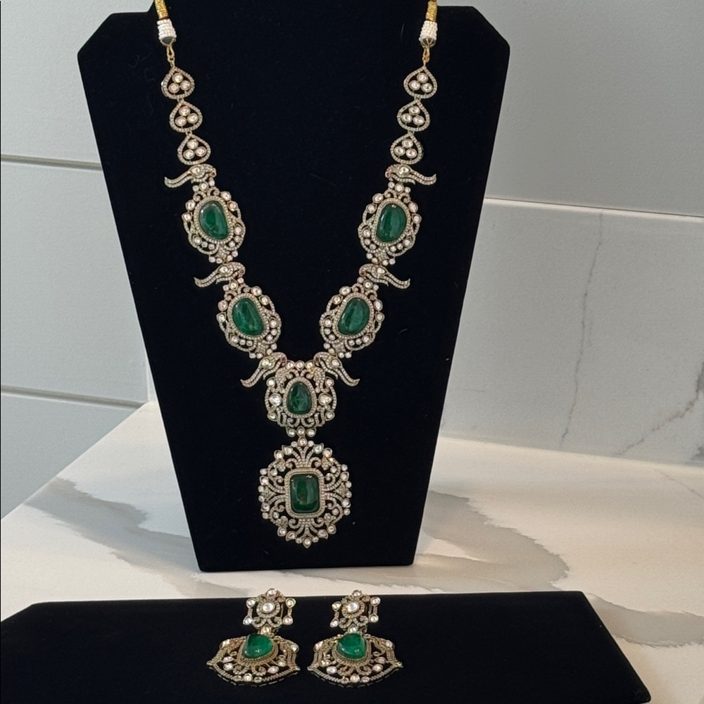Statement Necklace Set Elegant Silver and Green Necklace with Earrings